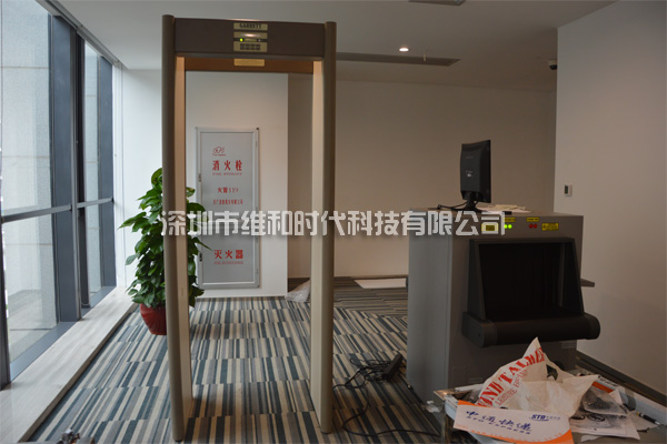 XIS進口X光機與安檢門配套使用展示圖