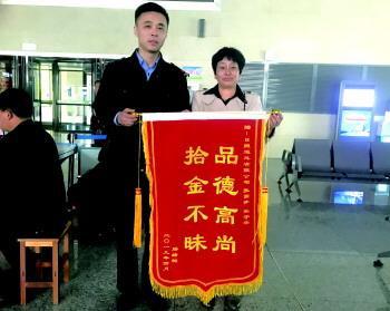 車站安檢門檢測(cè)很重要：女士將包遺落車站日照車站安檢處！