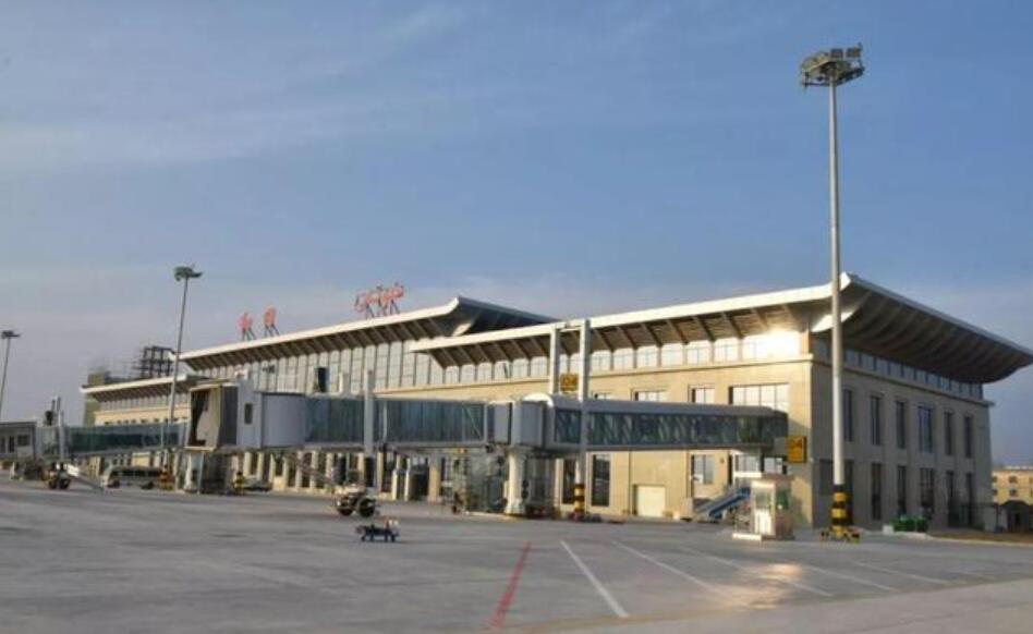 和田（于田）機(jī)場(chǎng)安檢門通道檢查站查獲旅客攜帶農(nóng)藥乘機(jī)事件[圖]